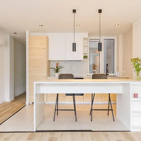 Huswell - Modern Centrally Located In * Ostend
